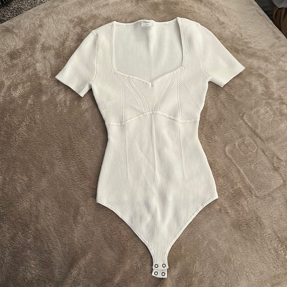 Abercrombie & Fitch White sweet heart Ribbed Short Sleeve Bodysuit